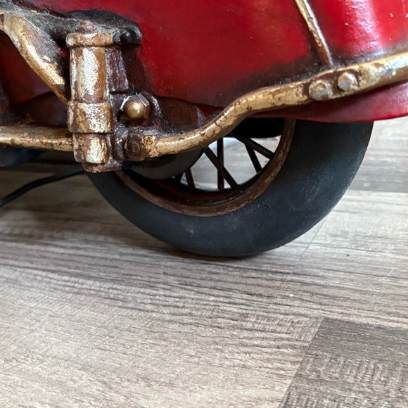 Indian Sculpture Motorcycle 1940s. It has real rubber wheels. 24in long. - Picture 4 of 5